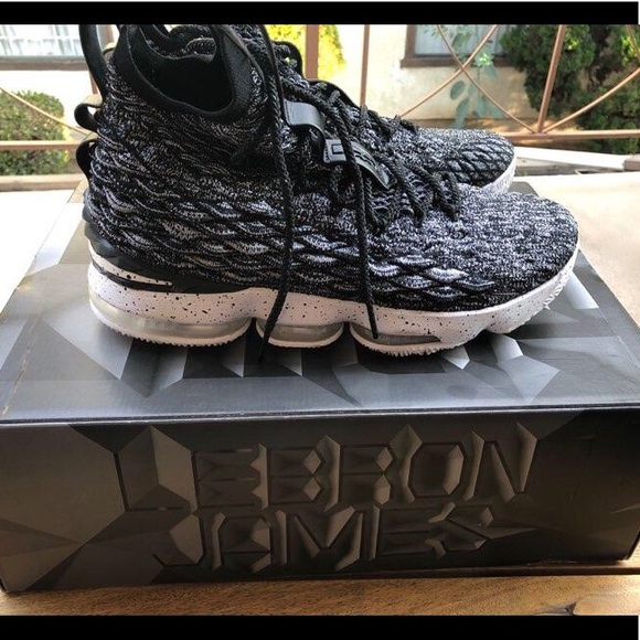 LEBRON XV - Picture 1 of 5
